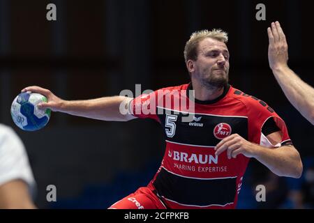 Kassel, Allemagne. 06e septembre 2020. Handball: Ligue européenne de l'EHF, MT Melsungen - Bjerringbro-Silkeborg HB, qualification, 1er tour, matchs de retour dans la salle Rothenbach. Julius Kühn, de Melsungen, lance la balle. Credit: Swen Pförtner/dpa/Alay Live News Banque D'Images