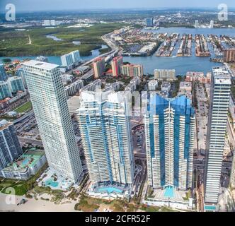 Vue aérienne de Miami Beach avec rivage et gratte-ciel. Banque D'Images