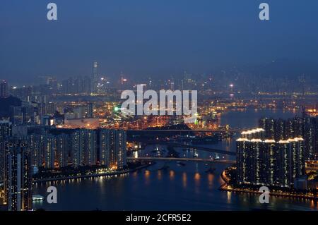 Rambler Channel la nuit, Tsuen WAN et Tsing Yi région de Hong Kong Banque D'Images