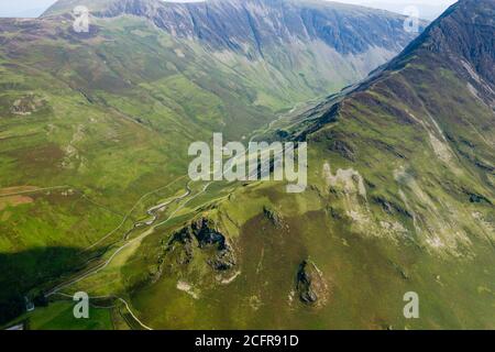 Vue aérienne du col de Honister près de Buttermere en Angleterre Lake District Banque D'Images