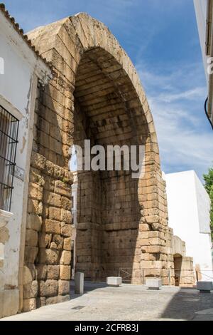 MERIDA, ESPAGNE - 18 avril 2017 : Merida, Espagne, 2017 avril : Trajan Arjor ou Arco de Trajano à Merida, Espagne Banque D'Images