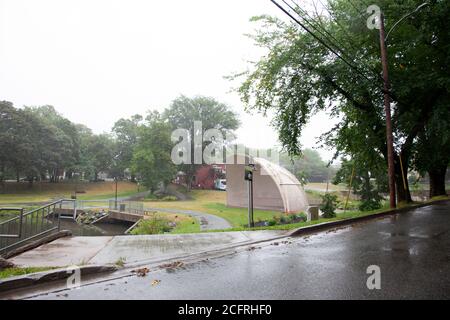 Le 18 août 2020 - Sydney, Cap-Breton, Canada : le célèbre quartier de divertissements en bandshells Kiwanis lors d'une journée de pluie au parc municipal de Wentworth Banque D'Images