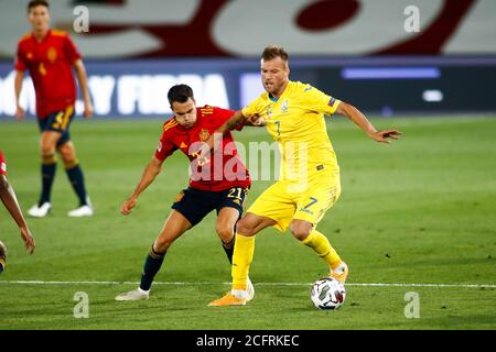 Andriy Yarmolenko d'Ukraine et Sergio Reguilon d'Espagne dans Action lors du match de football de la Ligue des Nations de l'UEFA entre l'Espagne Et l'Ukraine sur le septemb