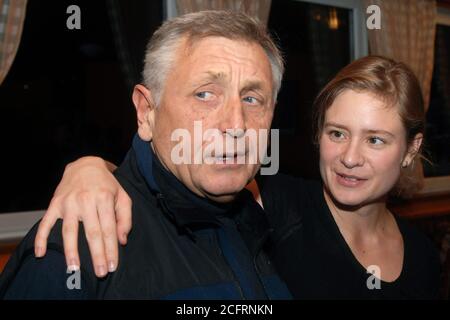 ***PHOTO DU FICHIER*** le réalisateur tchèque Jiri Menzel, à gauche, et l'actrice allemande Julia Jentsch à Pec pod Snezkou, République tchèque, 16 décembre 2006. (Photo CTK/ Banque D'Images