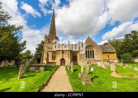 L'église Saint-Michel et tous les Anges dans le village des Cotswold de Stanton, Gloucestershire, Angleterre Banque D'Images