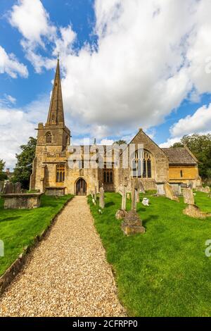 L'église Saint-Michel et tous les Anges dans le village des Cotswold de Stanton, Gloucestershire, Angleterre Banque D'Images
