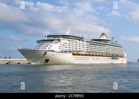 Navire de croisière Explorer des mers de la Royal Caribbean International compagnie quittant le port de Barcelone. 27 juillet 2019. Banque D'Images