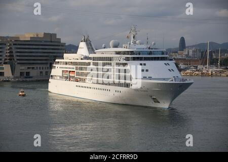 Bateau de croisière Silver Shadow de la compagnie Silver Cruises quittant le port de Barcelone. 27 juillet 2019. Banque D'Images