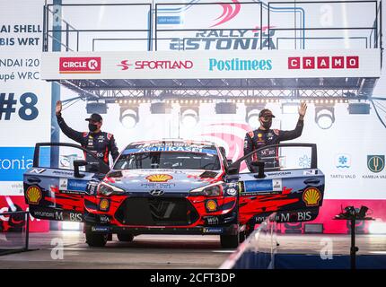08 TANAK Ott (est), JARVEOJA Martin (est), Hyundai i20 coupé WRC, Hyundai Shell MOBIS WRT, ambiance podium pendant le Rally Estonie 2020, 4e tour de Banque D'Images
