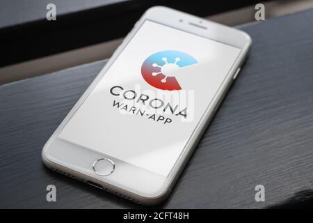 Guilherand-Granges, France - 16 juin 2020. Application Corona Warn Application pour smartphone du gouvernement allemand contre Covid-19. Banque D'Images