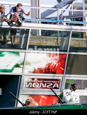 GASLY Pierre (fra), Scuderia AlphaTauri Honda AT01, portrait célébrant la victoire sur le podium avec le photographe Florent Gooden pendant la Formule 1 G. Banque D'Images