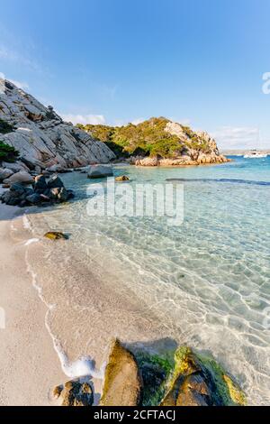 Cala Napoletana, magnifique baie de l'île de Caprera, la Maddalena, Sardaigne, Italie Banque D'Images