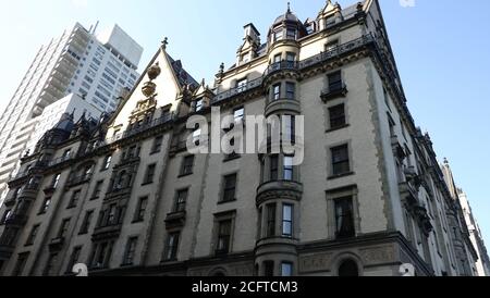 Dakota Building, New York, fut la maison de John Lennon, un ancien membre des Beatles, de 1973 jusqu'à son meurtre dans l'arcade de l'édifice en 1980. Banque D'Images