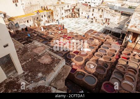 Vue sur les Tanneries de Fès, Maroc Banque D'Images