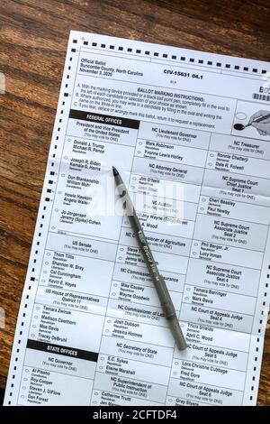 Asheville, Caroline du Nord, États-Unis. 7 septembre 2020. Ce bulletin de vote absent pour l'élection générale a été reçu samedi--un des plus de 650,000 bulletins de vote absents Caroline du Nord a commencé à envoyer vendredi--à Asheville, NC, Etats-Unis, crédit: Gloria Good/Alay Live News Banque D'Images