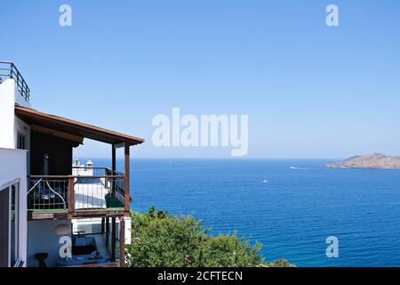 terrasse en bois balcon de la villa de vacances ou hôtel avec mer vue Banque D'Images