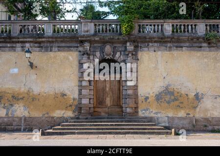 Une vieille porte dans la ville de Lucca, Toscane, Italie. Banque D'Images