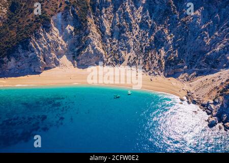 Célèbre plage de Platia Ammos dans l'île de Céphalonie (Kefalonia), Grèce. Vue aérienne de la plage de Platia Ammos , une des célèbres plages de l'île de Kefalonia au GRE Banque D'Images