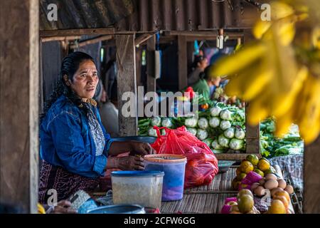 Marché local sur l'île de Flores, en Indonésie Banque D'Images