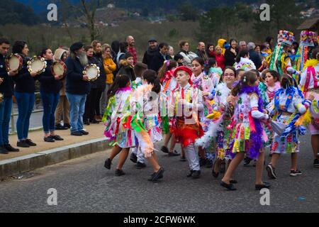 Célébration de la « Carnaval de Cobres », à Vilaboa, Pontevedra, Espagne. Février 2020. Célébration traditionnelle avec costumes régionaux, musique et danses Banque D'Images