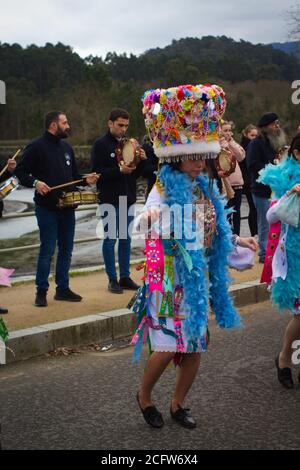 Célébration de la « Carnaval de Cobres », à Vilaboa, Pontevedra, Espagne. Février 2020. Célébration traditionnelle avec costumes régionaux, musique et danses Banque D'Images