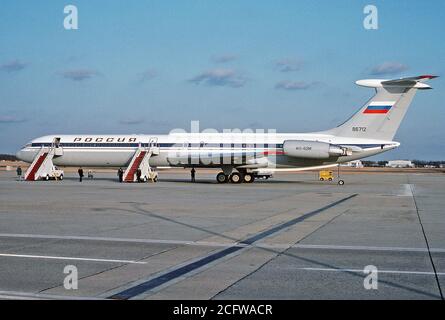 1992 - Une vue du côté gauche de l'aéronef de J1-62M le Président russe Boris Eltsine en stationnement sur sur la ligne de vol à la suite de l'arrivée officielle. Banque D'Images