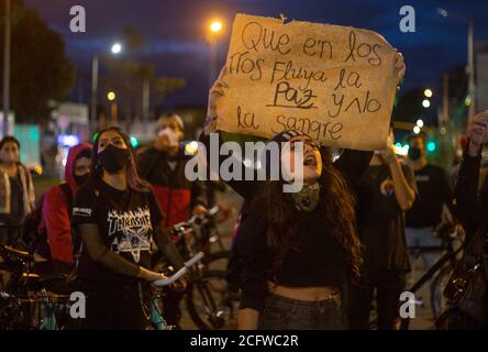 Bogota, Colombie. 4 septembre 2020. Certains protestent contre le rejet des derniers massacres en Colombie. Crédit : Daniel Garzon Herazo/ZUMA Wire/Alay Live News Banque D'Images