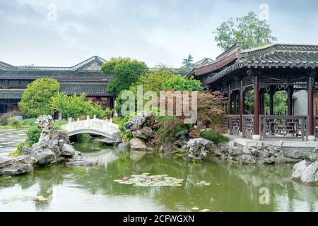 Un jardin classique situé dans le lac Sender West, à Yangzhou, en Chine. Banque D'Images