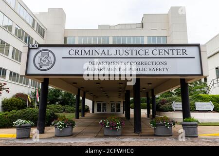 Montgomery, AL / USA - 27 août 2020: Centre de justice pénale à Montgomery Alabama abritant le département des corrections et le département du public S. Banque D'Images