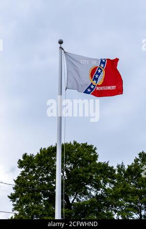Montgomery, AL / USA - 27 août 2020 : drapeau de la ville de Montgomery agitant dans le vent Banque D'Images