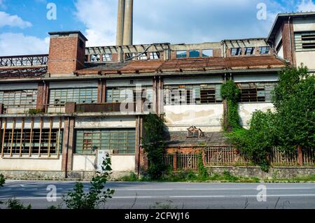Usine abandonnée dans le village de Vernante dans le Piémont Italie également connu comme le village de Pinocchio Banque D'Images