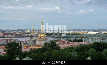 Bâtiment de l'Amirauté vue aérienne depuis la Colonnade de la cathédrale Saint-Isaac à Saint-Pétersbourg, Russie Banque D'Images