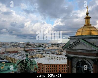 Vue aérienne de Saint-Pétersbourg depuis la Colonnade de la cathédrale Saint-Isaac en été, Russie Banque D'Images