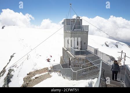 Zermatt, Suisse le 19 juillet 2020 : vue sur le sommet de l'Europe dans le paradis du glacier de Matterhorn Banque D'Images