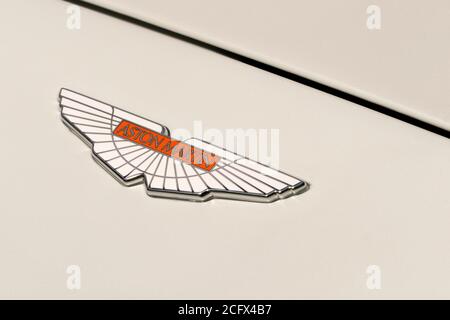 Badge Aston Martin sur mesure monté sur le Callum Vanquish 25 Banque D'Images