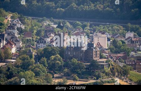 vue sur le château de klopp à bingen depuis le monument niederwald près de ruedesheim, vallée du rhin, allemagne Banque D'Images