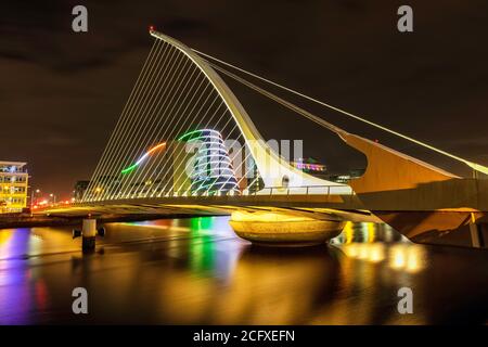 Une vue magnifique du pont Samuel Beckett à la ville De Dublin Banque D'Images