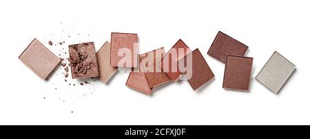 Variété de poudres pour le visage sur fond blanc Banque D'Images