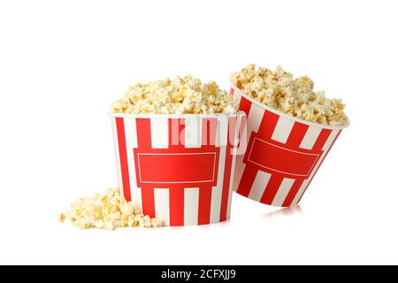 Seaux en carton avec pop-corn isolé sur fond blanc Banque D'Images