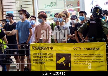 Hong Kong, Chine. 06e septembre 2020. Les manifestants sont descendus dans les rues de Kowloon le jour des élections à Hong Kong. Ils protestent contre l'introduction de la loi sur la sécurité nationale et contre le report des élections de Hong Kong de 12 mois. Manifestants arrêtés. Hong Kong, 09/06/2020 | utilisation dans le monde crédit : dpa/Alamy Live News Banque D'Images