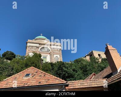 Basilique Esztergom sur la colline. Esztergom, Hongrie. Banque D'Images