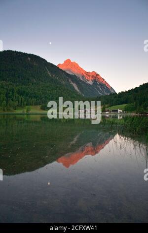 Géographie / Voyage, Allemagne, Bavière, Lautersee, Lautersee avec Wettersteinspitze, à Mittenwald, Uppe, Additional-Rights-Clearance-Info-not-available Banque D'Images