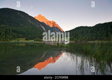 Géographie / Voyage, Allemagne, Bavière, Lautersee, Lautersee avec Wettersteinspitze, à Mittenwald, Uppe, Additional-Rights-Clearance-Info-not-available Banque D'Images