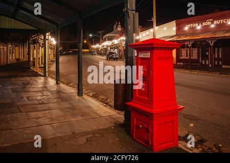 Maldon High Street la nuit à Victoria, Australie Banque D'Images