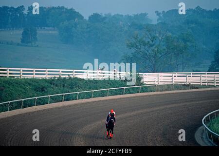 COURSES DE CHEVAUX EN DÉBUT DE MATINÉE, CHURCHILL DOWNS, LOUISVILLE, KENTUCKY, ÉTATS-UNIS, ANNÉES 1980 Banque D'Images