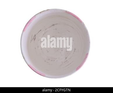 Tasse en céramique blanche et rose isolée sur fond blanc. Vue du dessus Banque D'Images