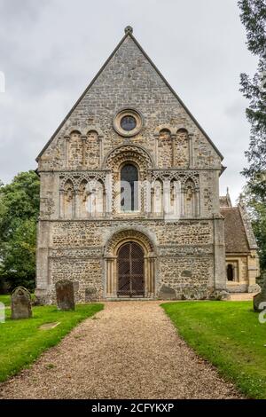 Norman devant l'ouest de l'église Saint-Laurent, Château levant à Norfolk. Banque D'Images