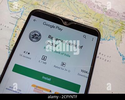 DISTRICT KATNI, INDE - 04 MAI 2020 : logiciel d'application de la banque de réserve de l'Inde affiché sur l'écran du smartphone isolé. Banque D'Images