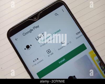 DISTRICT KATNI, INDE - 04 MAI 2020 : logiciel d'application LIVIT affiché sur l'écran du smartphone isolé. Banque D'Images