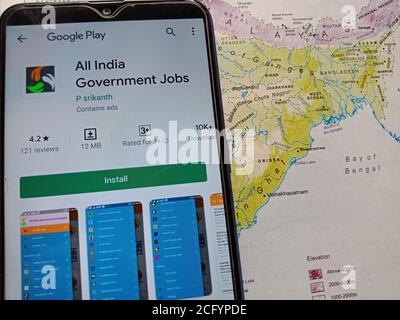 DISTRICT KATNI, INDE - 04 MAI, 2020: Tous les gouvernements de l'Inde logiciel d'application emplois affichés sur l'écran de smartphone isolé. Banque D'Images